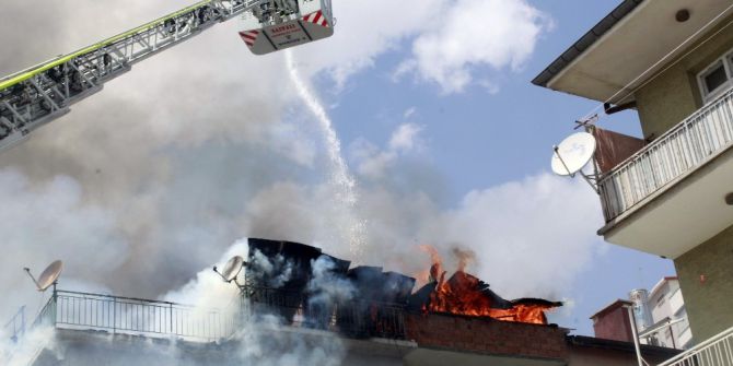 Konya’da Apartmanın Çatısı Alev Alev Yandı