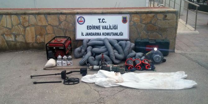 Mağarada Kaçak Kazıya Jandarma Engeli