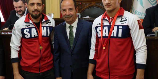 Başarılı Sporcular Ödüllendirildi