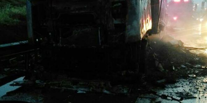 Ceviz Yüklü Tır Alev Alev Yandı