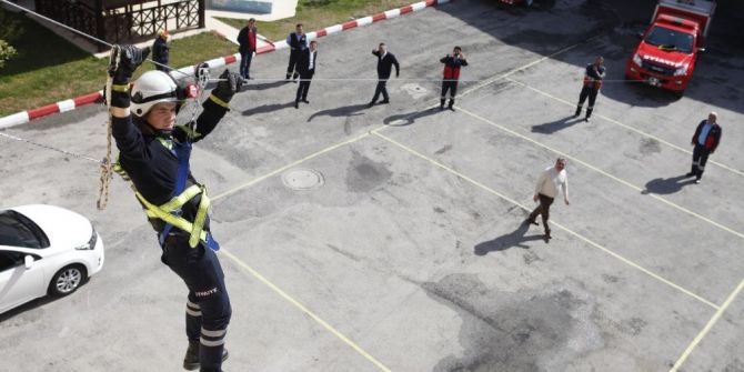 İtfaiyeciler Eğitimde