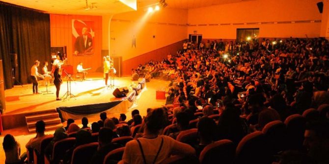 Öğrenciler Moral Depoladı