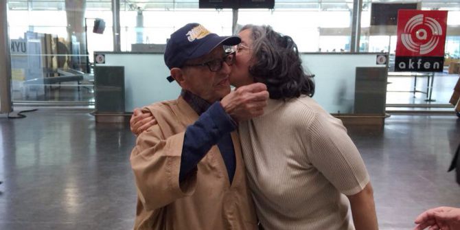 94 Yaşında Ki Babaları Kaybolunca Havalimanını Birbirine Kattılar