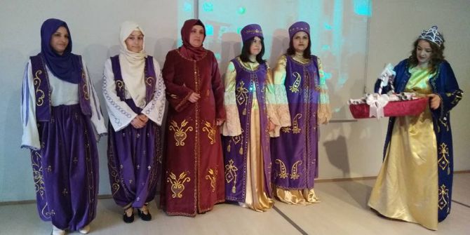 Meslek Edindirme Kursiyerlerinin Sertifika Sevinci