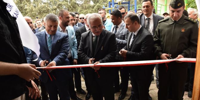 Şiir Yarışmasına Katılan Birecikli Öğrenciler Ödüllerini Aldı