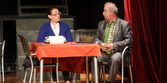 Belediye Personeli “Komşu Köyün Delisi” Oyununu Sahneledi