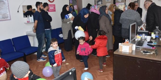 Suriyeli Çocuklara Aşı Yapılıyor
