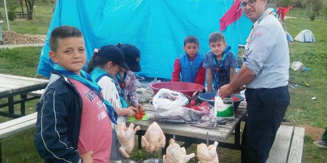 İzci Öğrencilerin Kampında ‘Tenekede Tavuk Kebabı’ Etkinliği