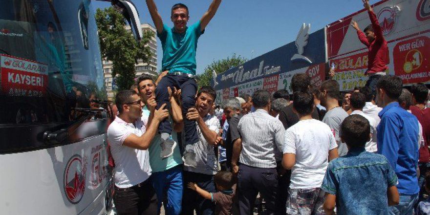 Adıyaman’da, Ana Kuzuları Asker Ocağına Uğurlandı