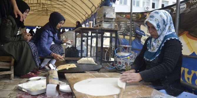 Öğrenciler Okulları İçin Kermes Açtı