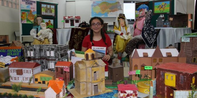 İki Yıllık Emeklerini Sergilediler