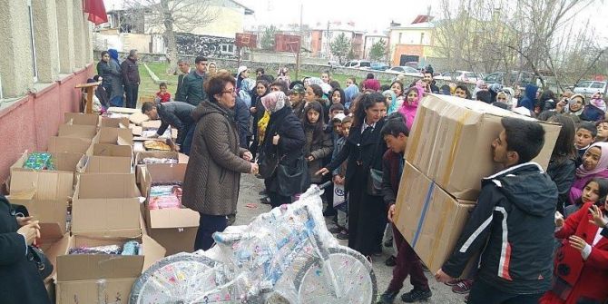 Öğrencilerin Hayalindeki Hediyeler, İstanbul’dan Geldi