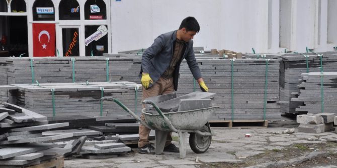 Kars Belediyesi Yol Ve Kaldırım Çalışmalarına Başladı