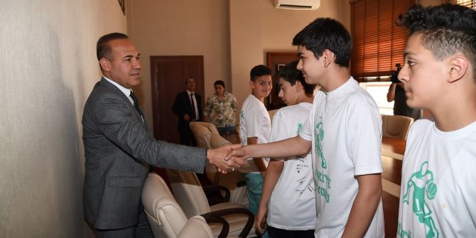 Türkiye Kupasını Başkan Sözlü’ye Takdim Ettiler