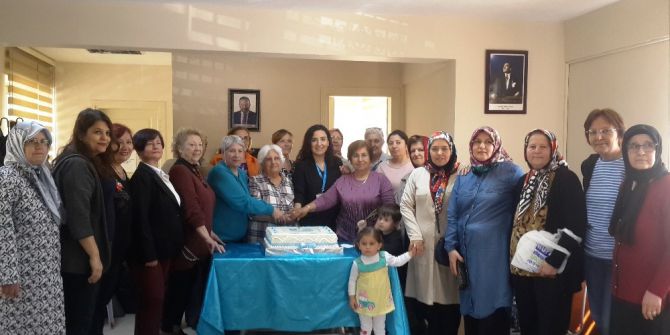 İzmit’te Emeklilere Toplu Doğum Günü Kutlaması