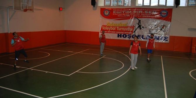 Geleneksel Mehmet Aktif İnan Voleybol Turnuvası Başladı