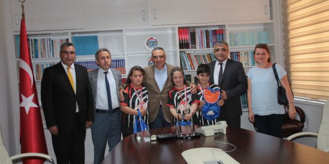 Kaymakam Şimşek, Özel Sporcuları Kutladı