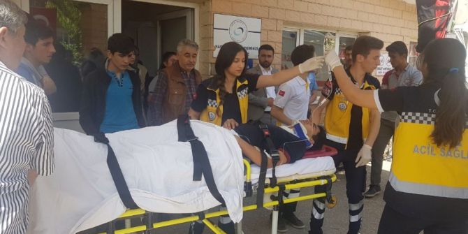 Motosiklet İle Otomobil Çarpıştı: 1 Yaralı