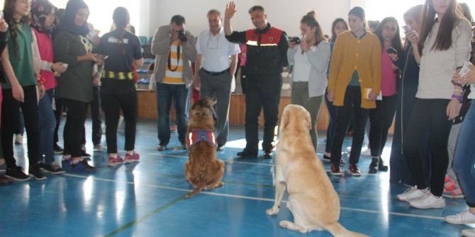 İl Jandarma Komutanlığı Öğrencileri Hayatta Karşılaşabilecekleri Güçlüklere Karşı Uyardı