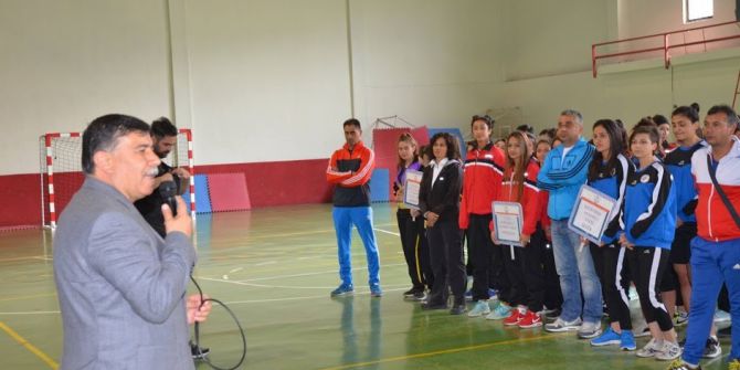 Türkiye Genç Kızlar Futsal Yarı Final Müsabakaları Emet’te Başladı