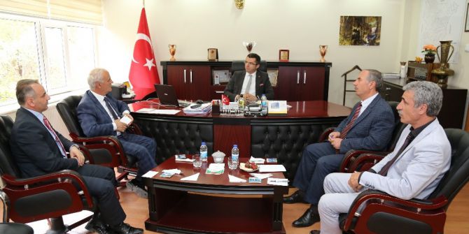 Vali Memiş’ten Özel İdare’de Değerlendirme Toplantısı