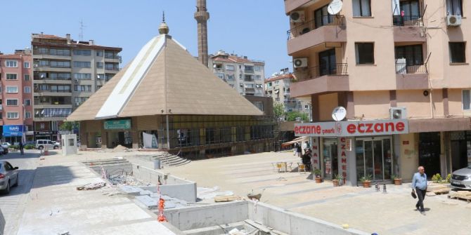 Yarhasanlar Meydanı Yenileniyor