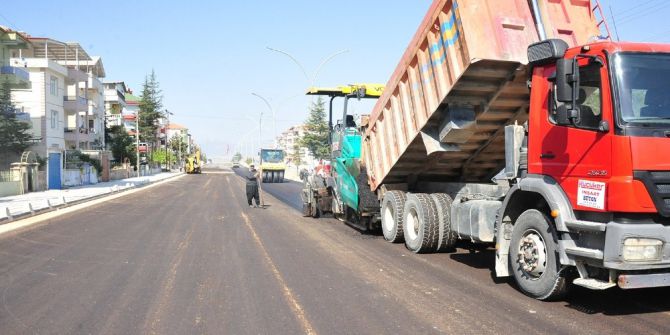 Karaman’da Alparslan Türkeş Bulvarı Asfaltlanıyor