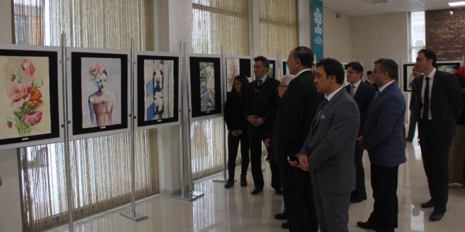 Sivas’ta Öğrenciler Resim Sergisi Açtı