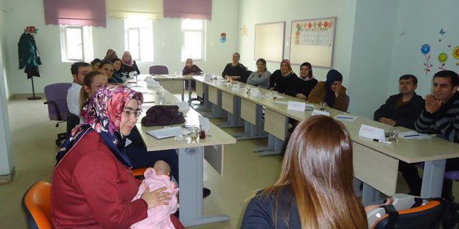 Osmaniye’de Sağlık Çalışanları ‘Anne Sütünün Teşviki’ Konusunda Eğitildi