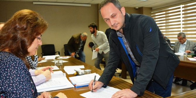 İzmit Belediyesi 19 İşyerini Kiraya Verdi