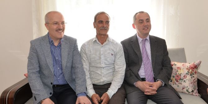 Evi Yıkılan Vatandaşa Prefabrik Ev