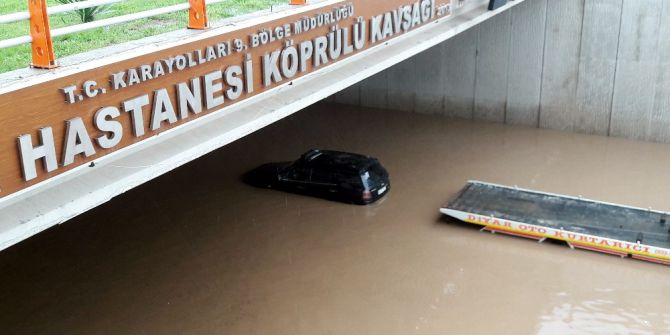 Diyarbakır’da Sağanak Yağış Hayatı Felç Etti