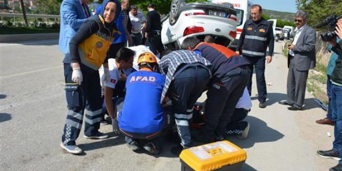 Kamyonetle Lüks Araç Çarpıştı: 4 Yaralı