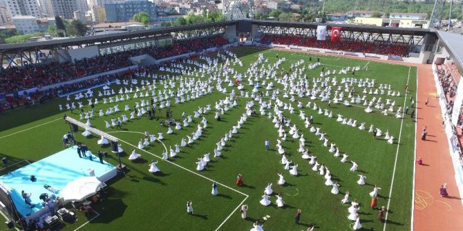 Esenler’de 744 Öğrenciden Sema Gösterisi Yapıldı