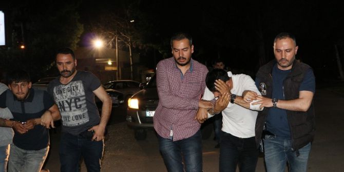 Çeşitli Suçlardan Aranan Biri Cezaevi Firarisi 2 Kişi Saklandıkları Evde Kıskıvrak Yakalandı