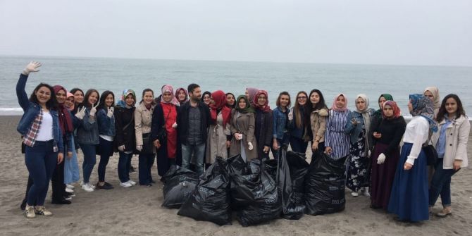 Sahilden Çuval Çuval Çöp Toplandı
