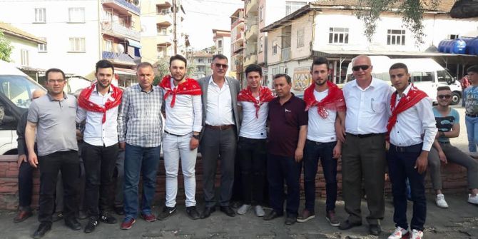 Başkan Duymuş, Kınalı Kuzuları Askere Uğurladı