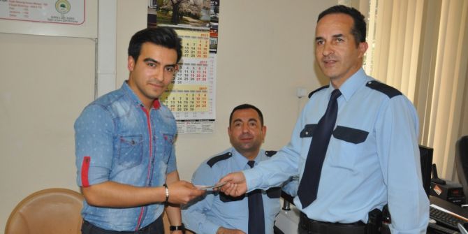Bulduğu Parayı Polise Teslim Etti