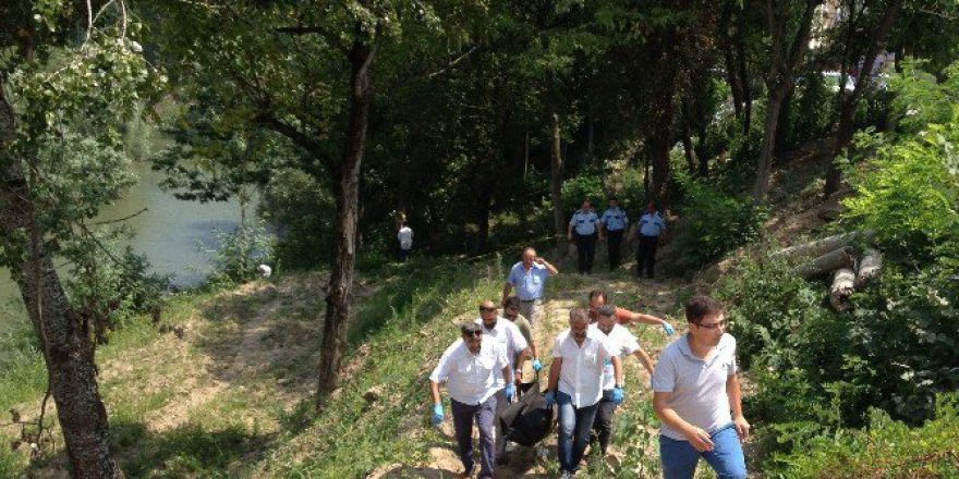 Yaşlı Adam Irmağa Atlayarak İntihar Etti