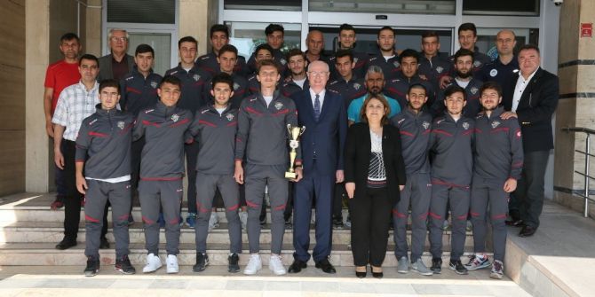 Başkan Kurt: “Hedefimiz Profesyonel Sporcular Çıkarmak”