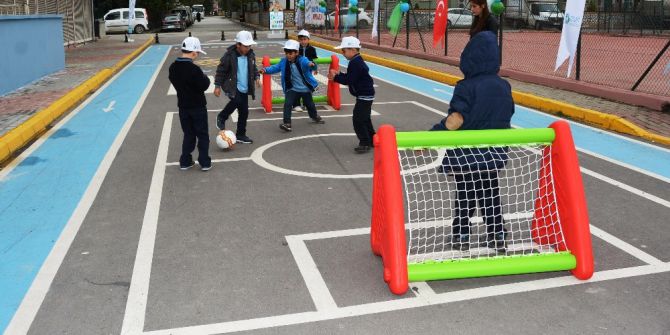 Çocuklara Özel Oyun Sokağı Büyük İlgi Görüyor