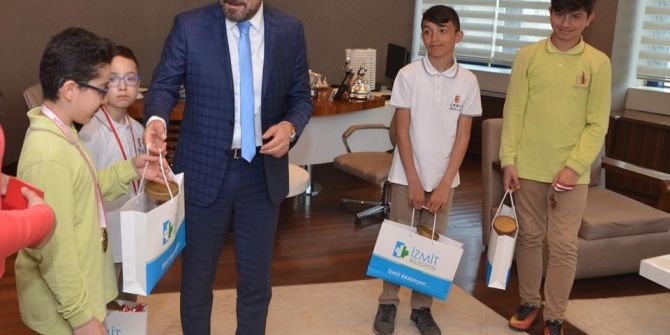 Şampiyonluk Sevinçlerini Başkan Doğan İle Paylaştılar