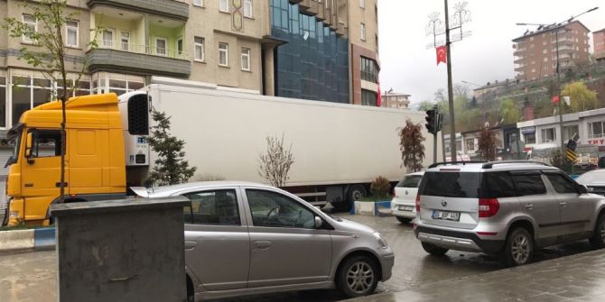 Hakkari’de Otopark Sorunu Büyüyor