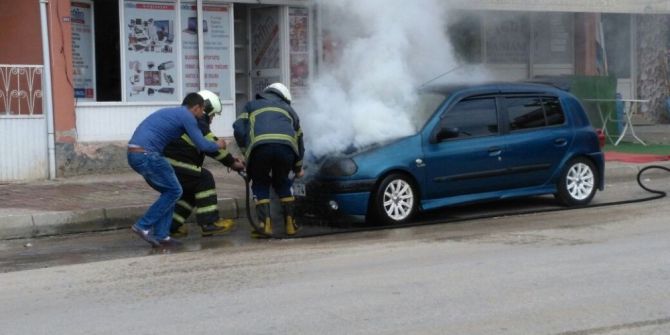 Park Halindeki Otomobil Yandı