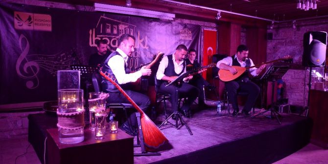 Kuşadası’nda Bağlama Resitali