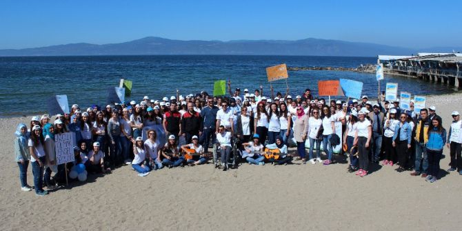 Gençler Sahilleri Temizledi