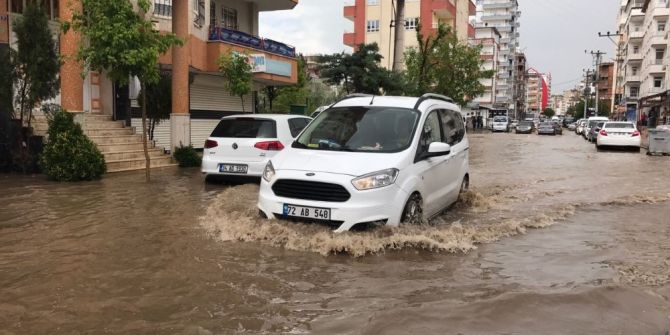 Batman’da Sağanak Yağış Hayatı Olumsuz Etkiledi