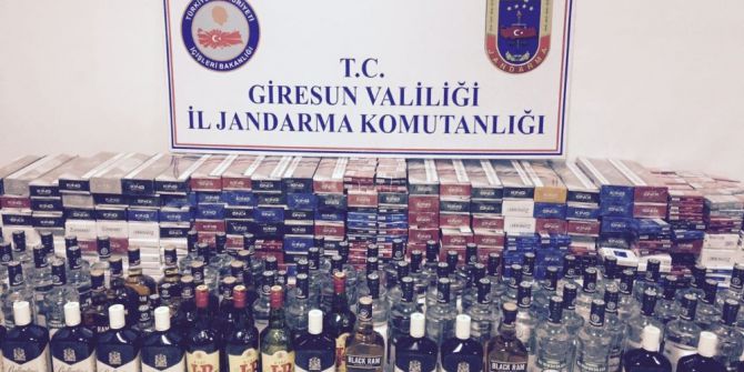 Gürcistan Plakalı Araçta Kaçak Sigara Ve İçki Ele Geçirildi