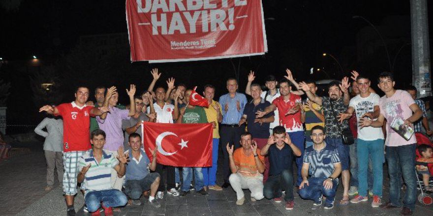 İşitme Engellilerden Demokrasi Nöbeti