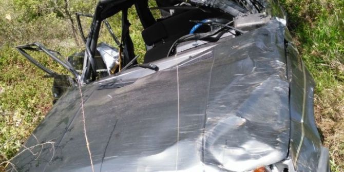 Otomobil Şarampole Yuvarlandı: 2 Yaralı